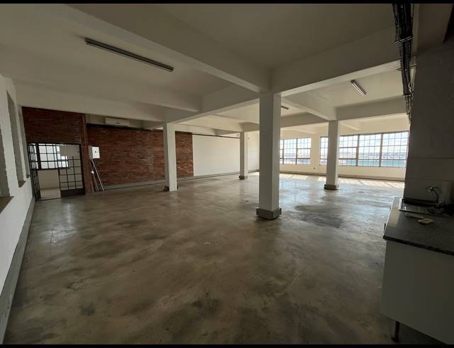 150M² BUSINESS TO LET IN WOODSTOCK